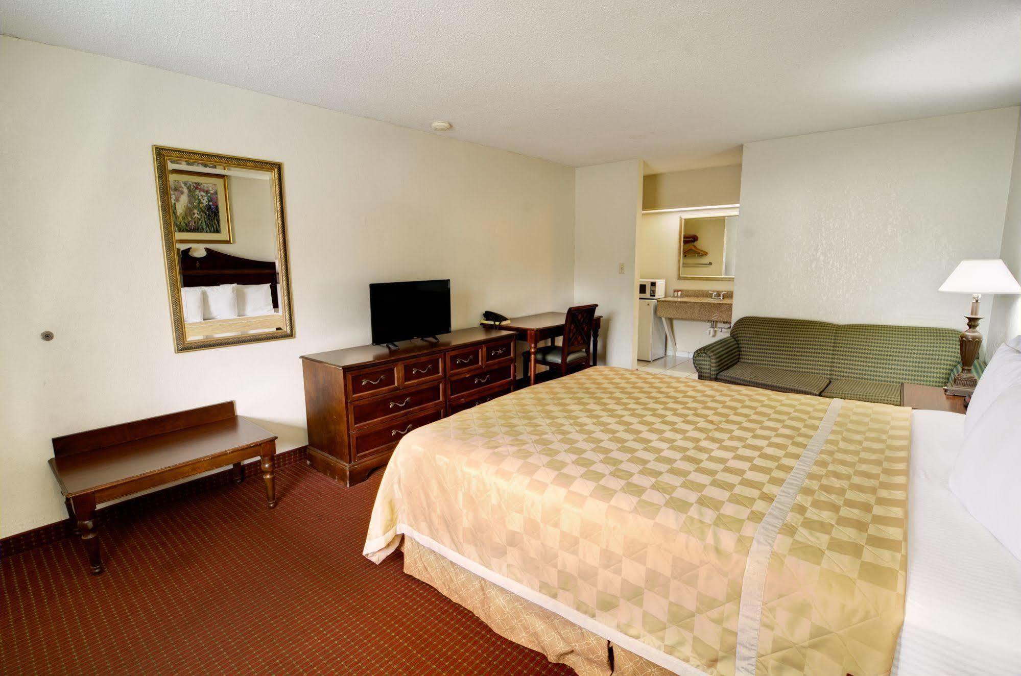 Key West Inn - Newport News Exterior photo